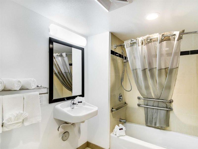 Hotel 6-carson, Ca