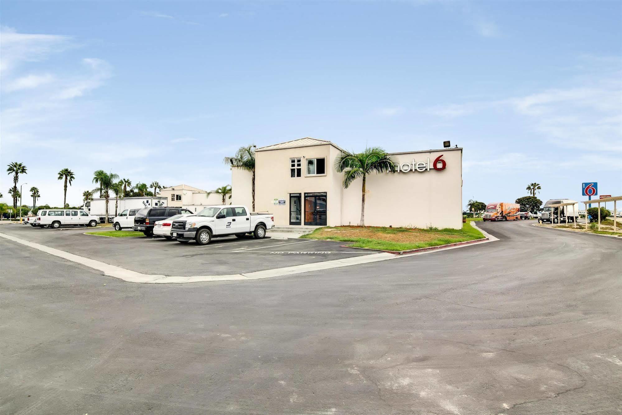 Hotel 6-carson, Ca 2*
