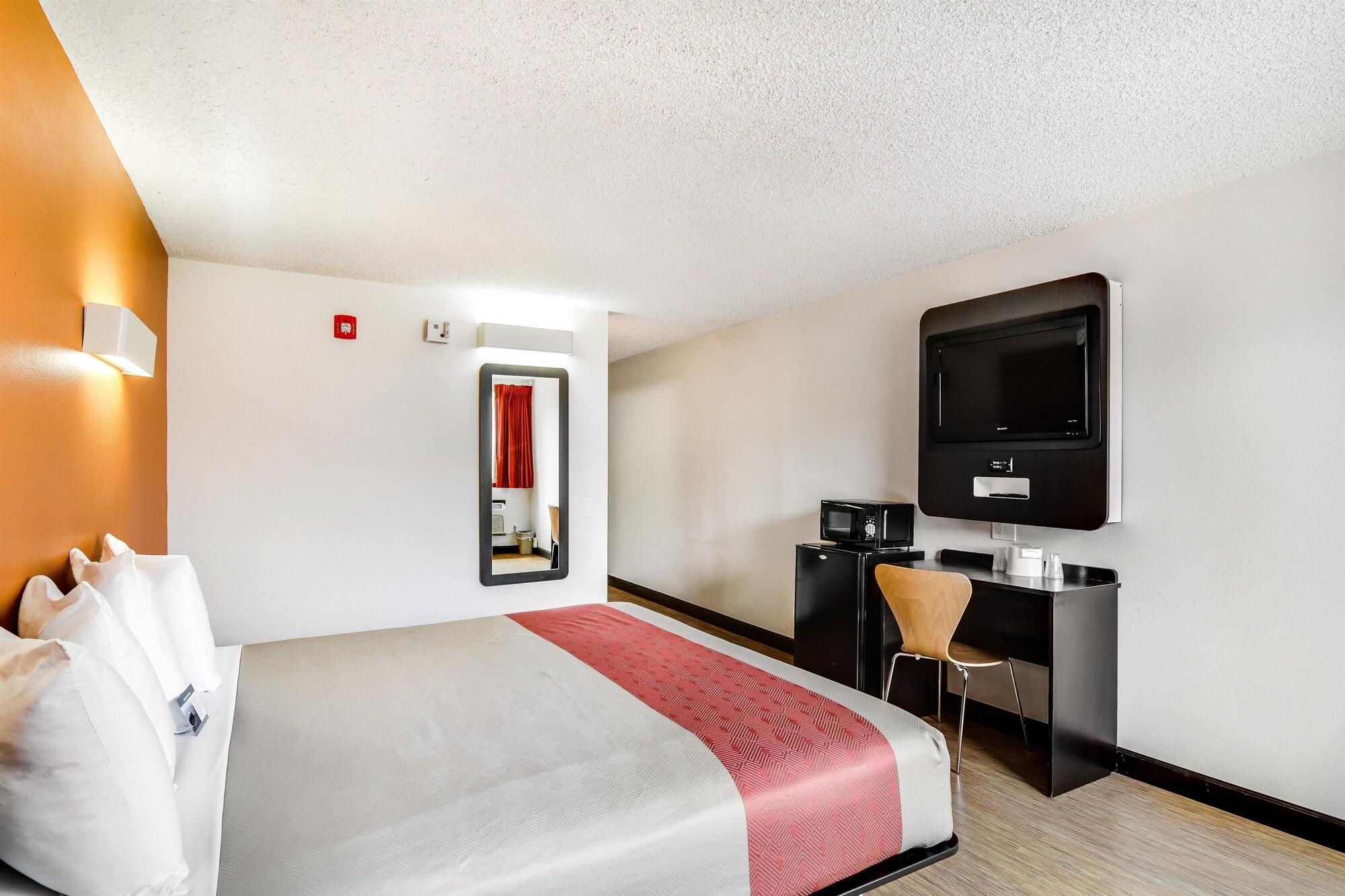 Hotel 6-carson, Ca (adults Only)