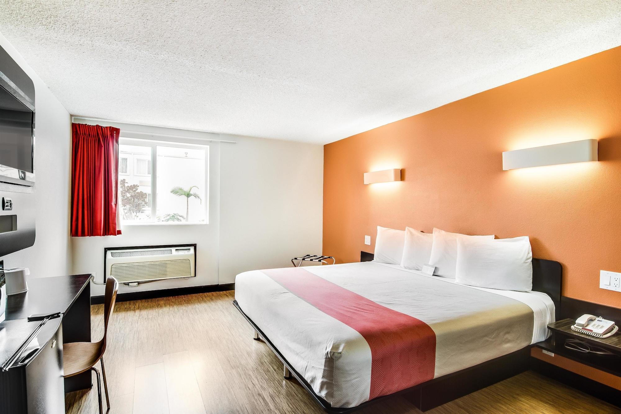 Hotel 6-carson, Ca (adults Only) Carson