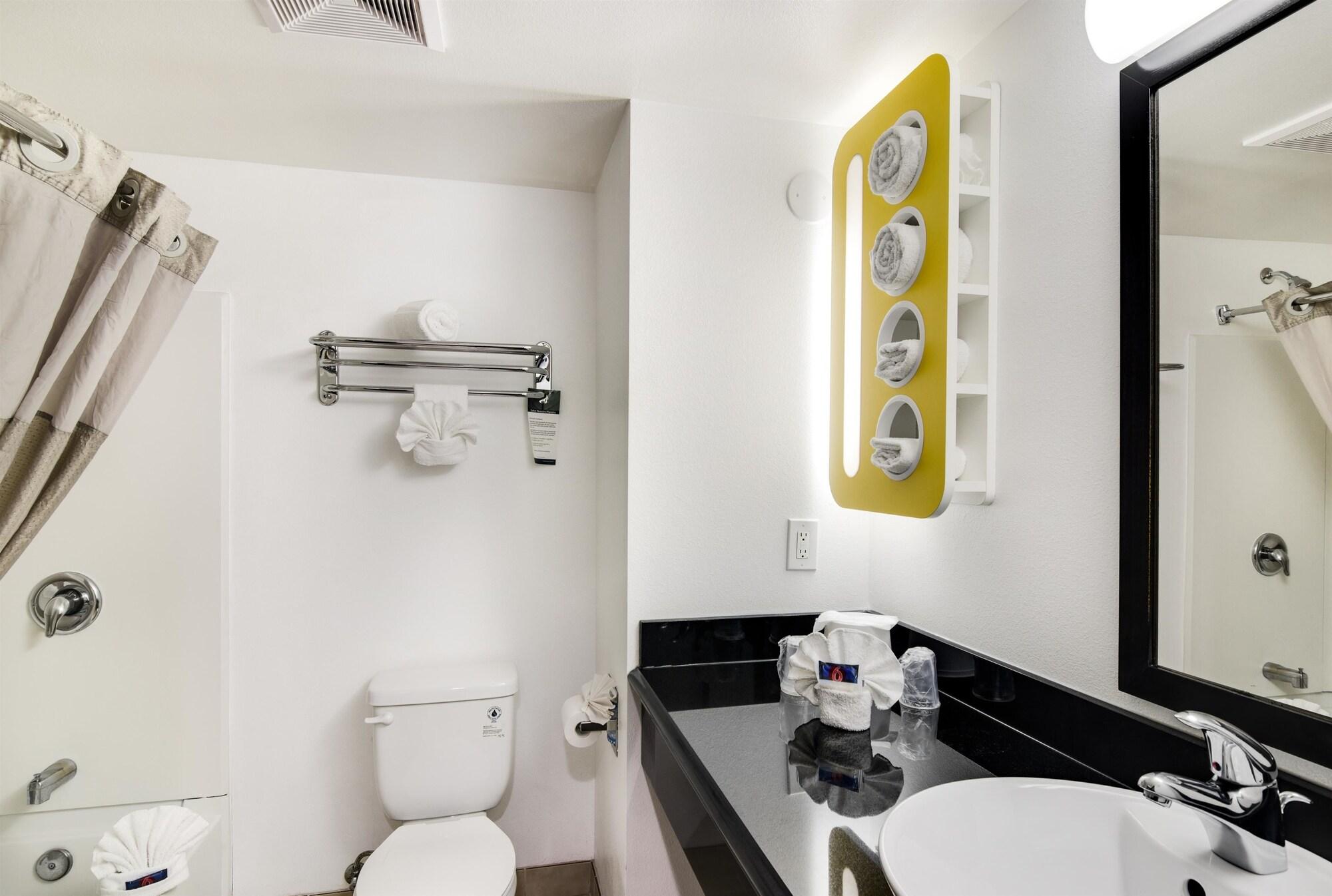 6-carson, Ca (adults Only) 2* Carson