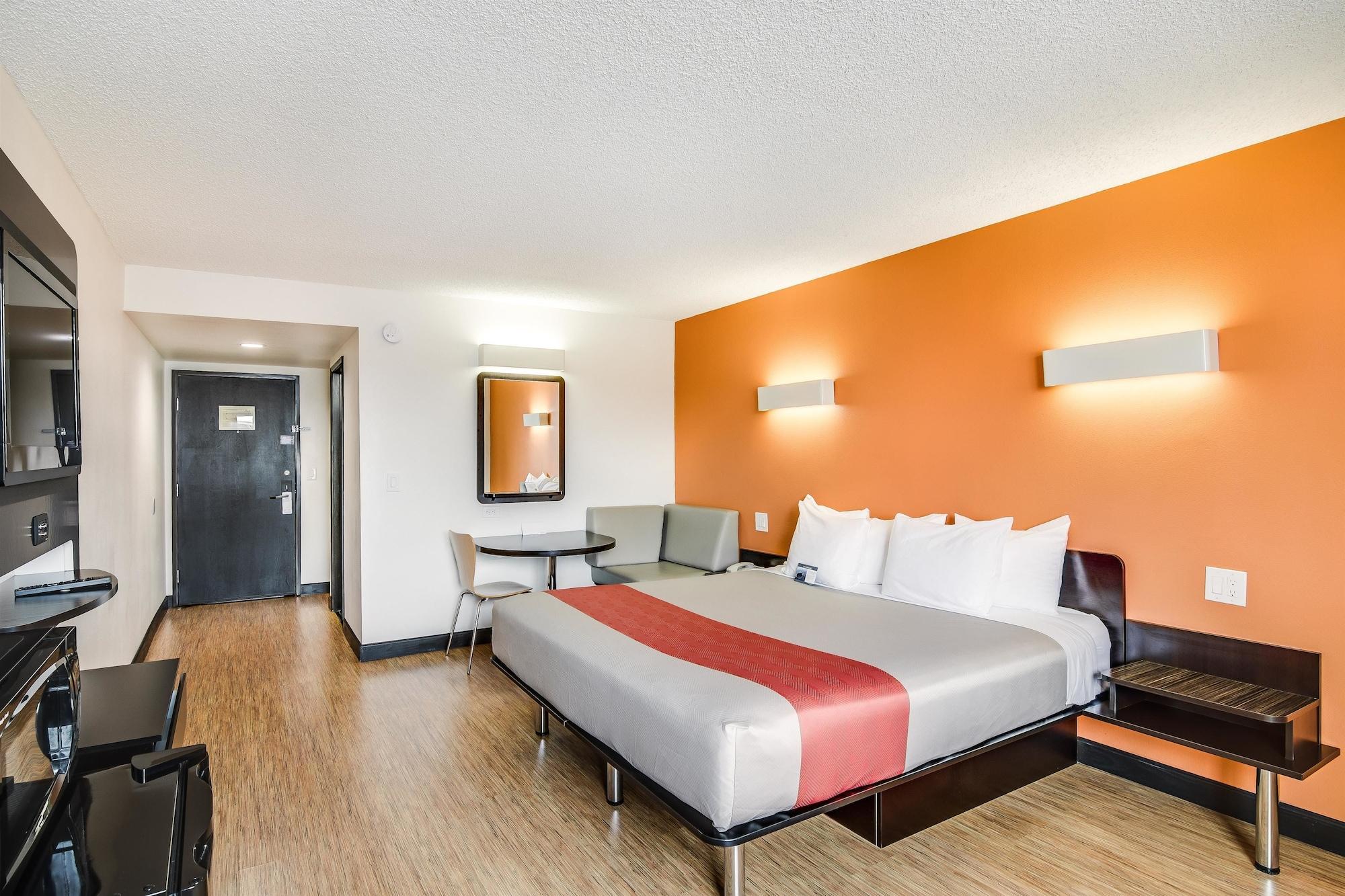 Hotel 6-carson, Ca (adults Only)