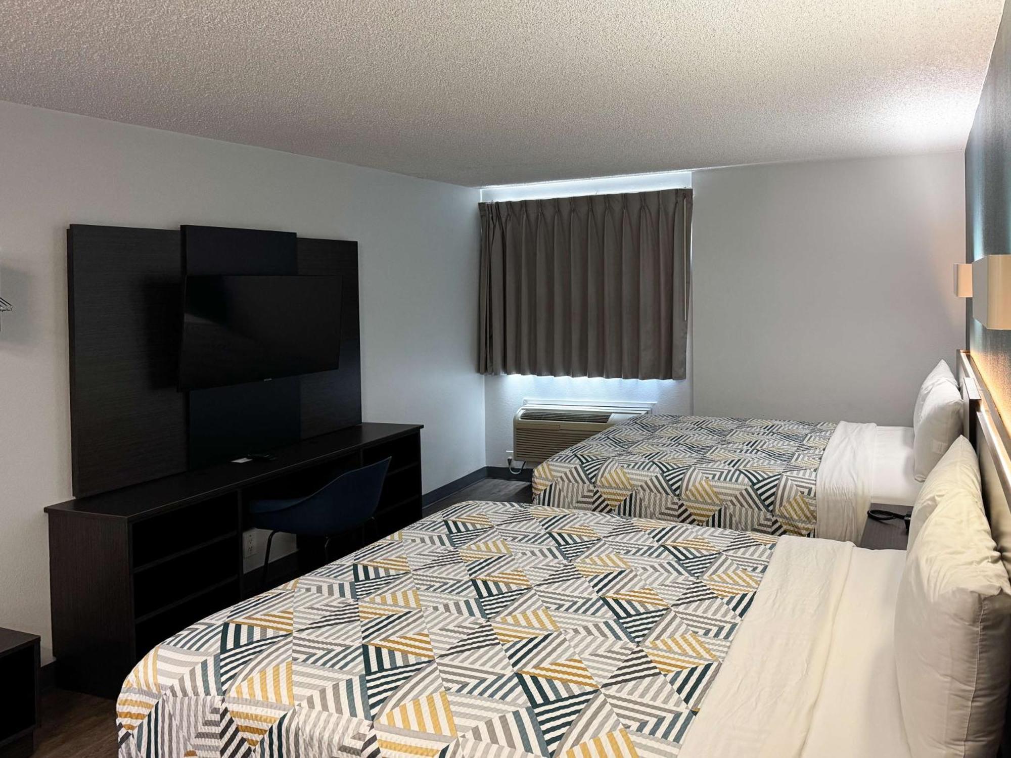Hotel 6-carson, Ca (adults Only)