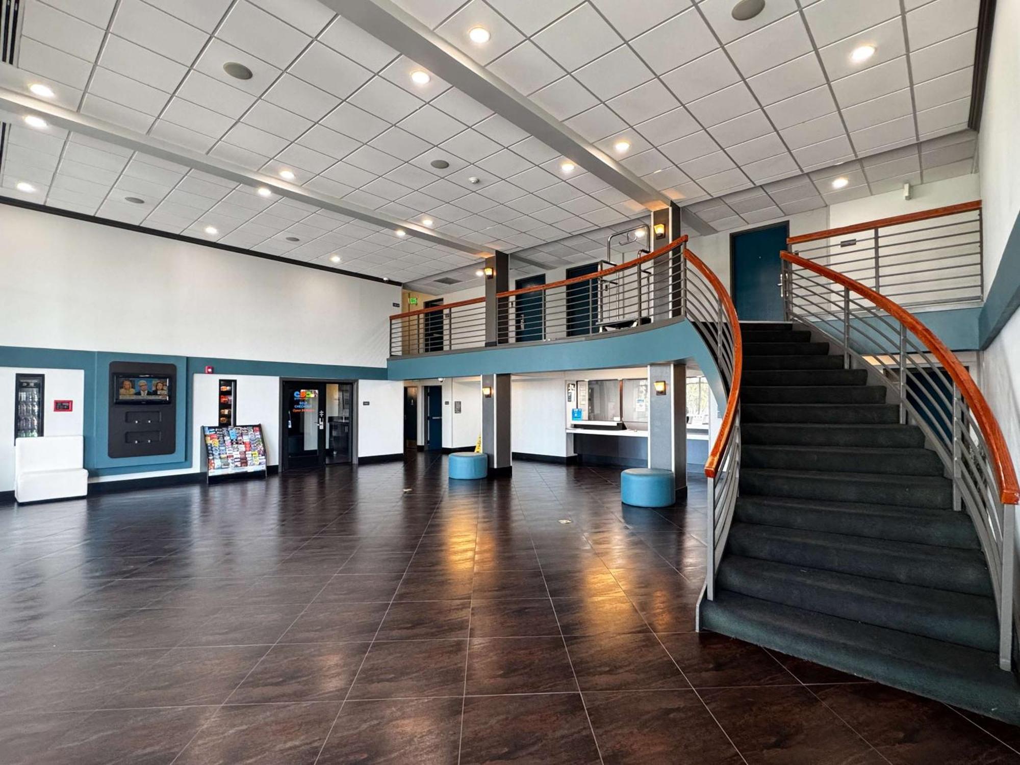 6-carson, Ca (adults Only)