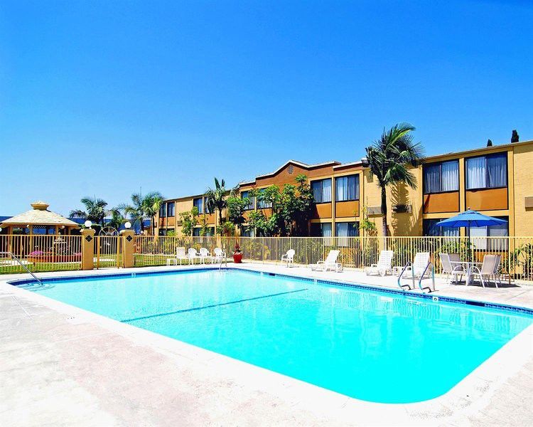 6-carson, Ca (adults Only) 2* Carson
