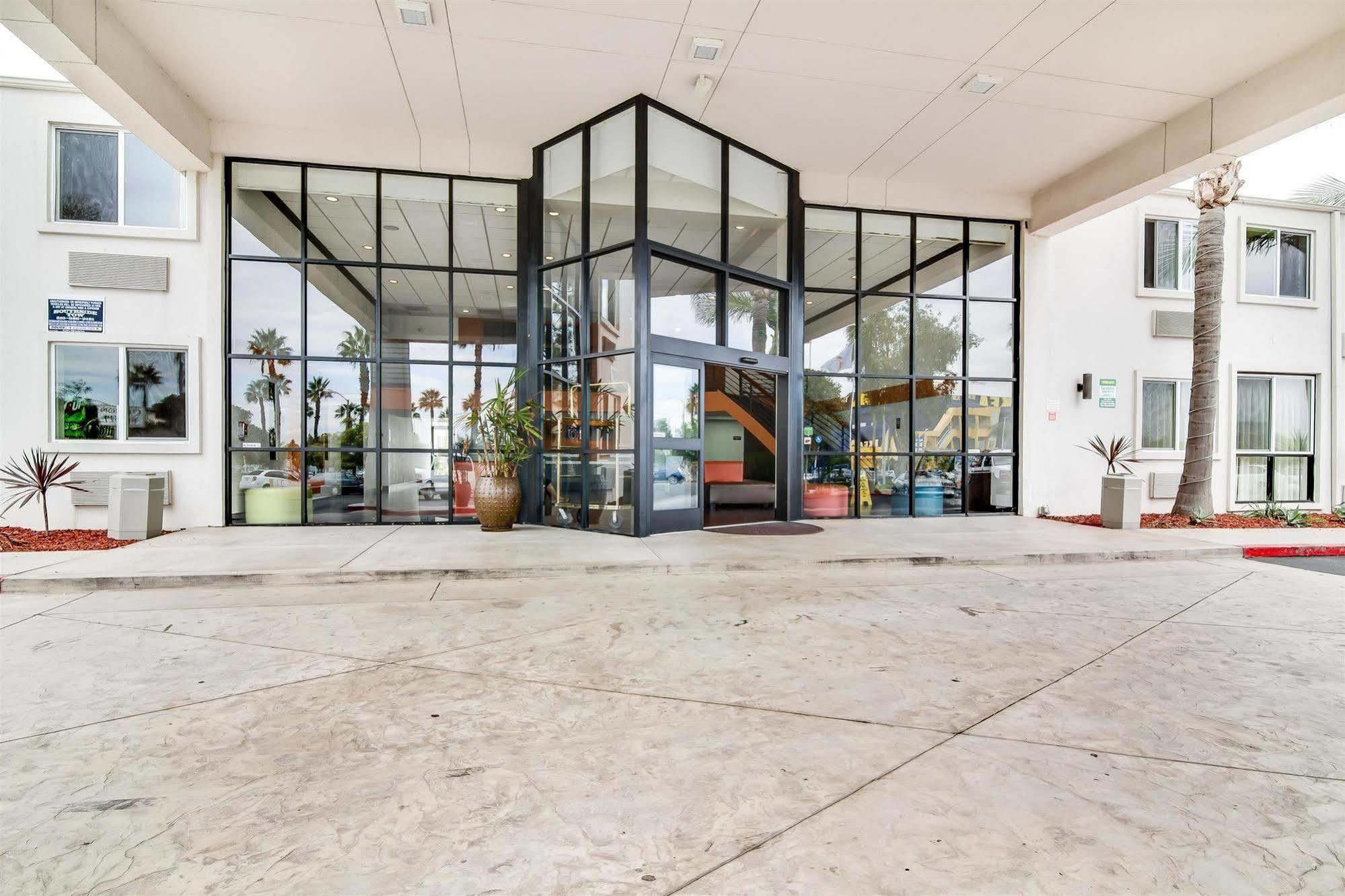 6-carson, Ca (adults Only) Hotel