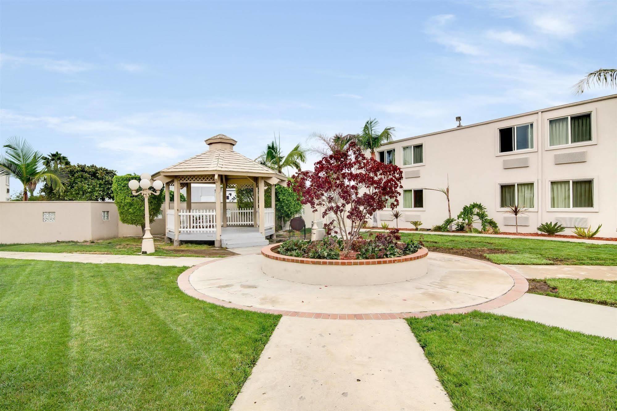6-carson, Ca (adults Only) Hotel