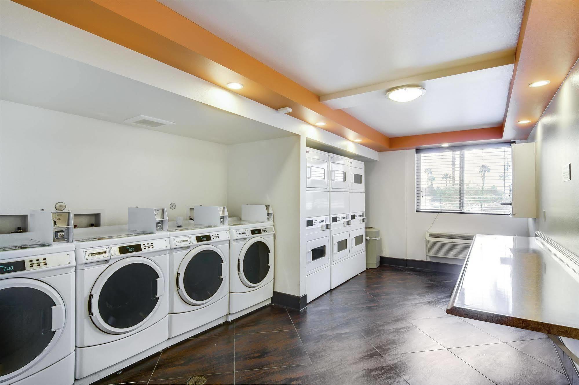 Hotel 6-carson, Ca (adults Only)