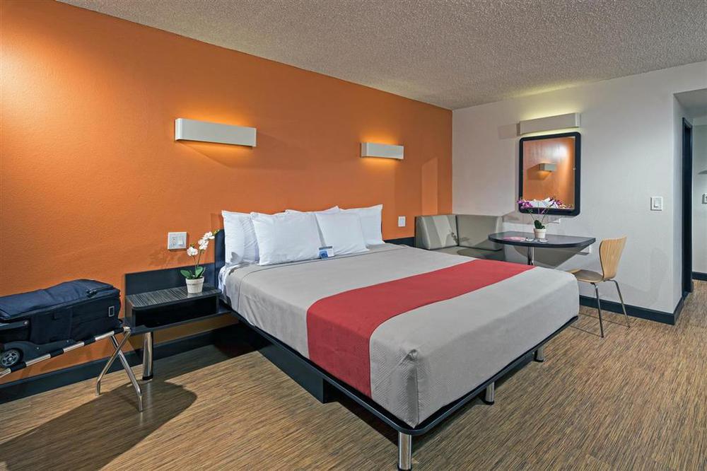 Hotel 6-carson, Ca (adults Only)